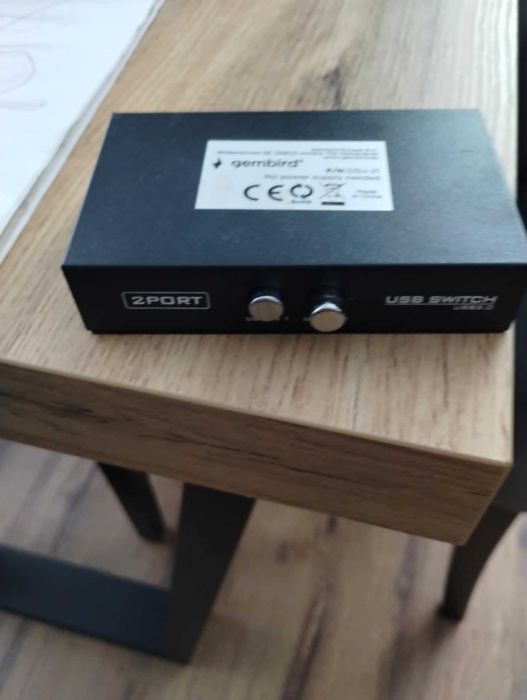 switch przełącznik usb pomiędzy 2 komputerami 'usb in'.