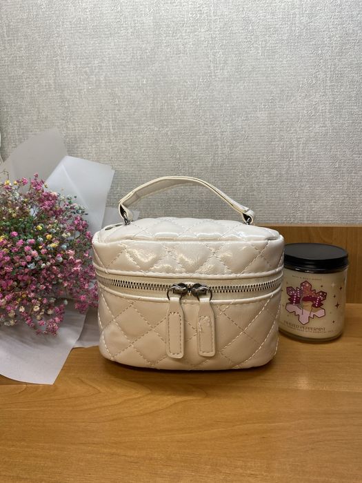 Сумка бочонок біла, чорна, коричнева у стилі chanel шанель