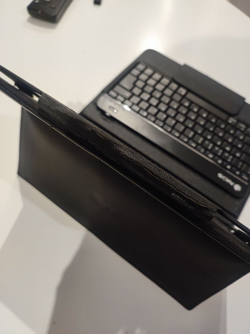 Capa para iPad com teclado e stand