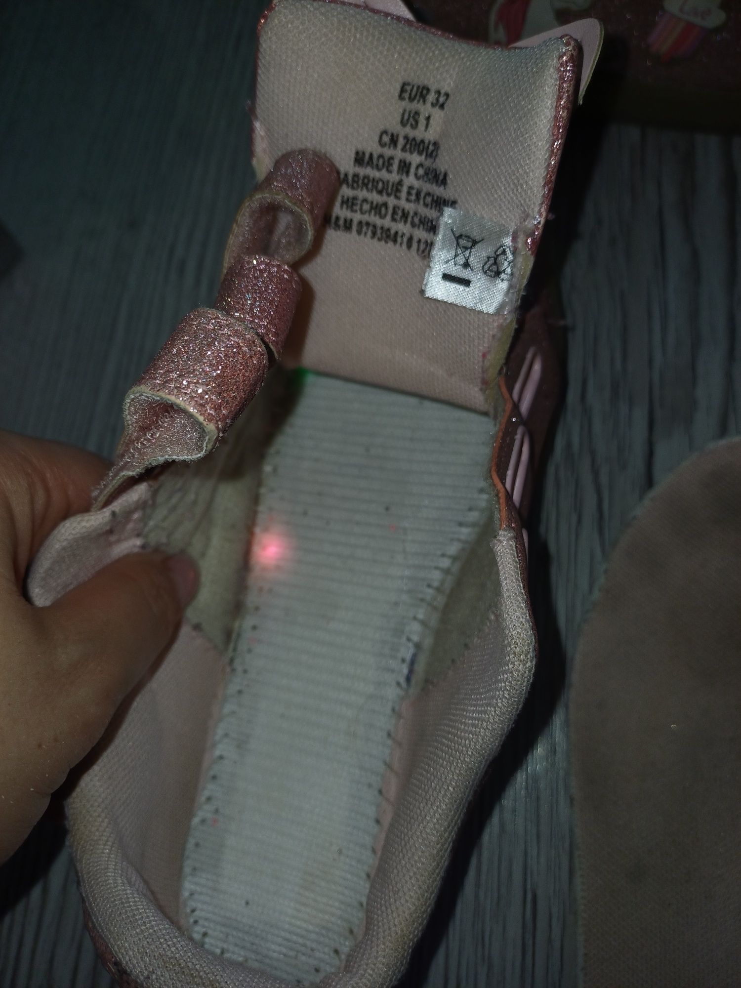 Кросовки H&M размер 32 с подсветкой