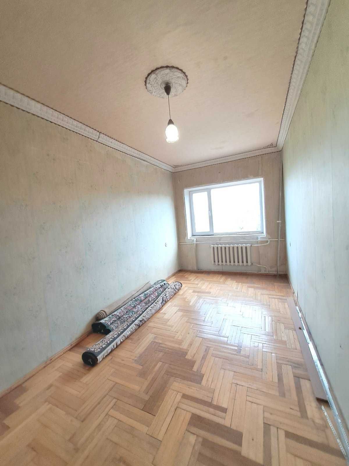 Продам міцний будинок в центрі Соколівки.