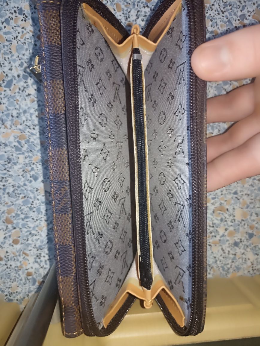 Продам гаманець  Lovis Vuitton Paris