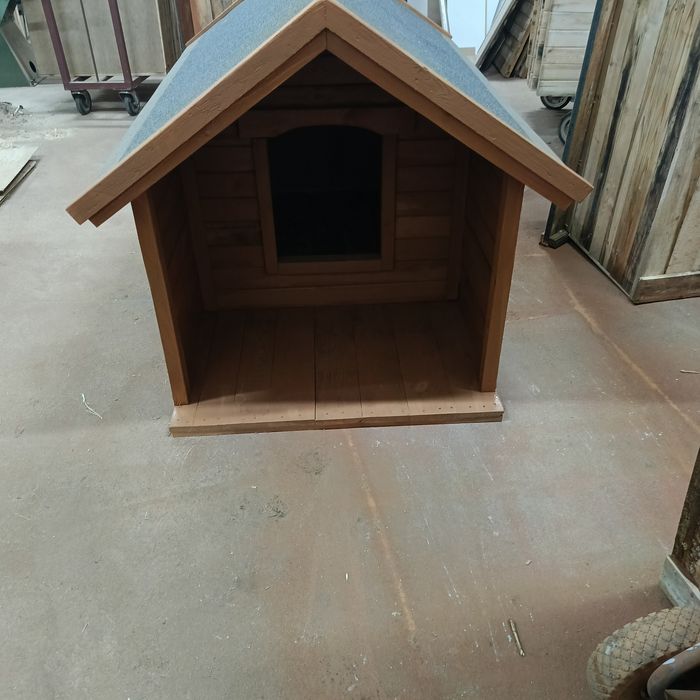 Buda dla dużego psa z wiatrolapem ocieplona