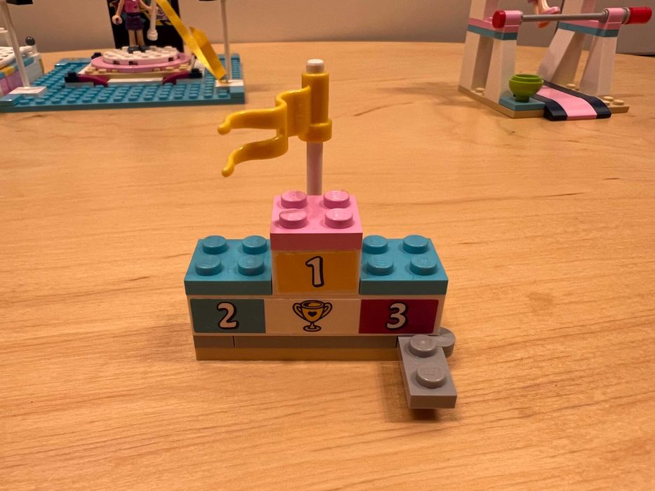 Klocki LEGO 41372 Friends - Występ gimnastyczny Stephanie pudełko