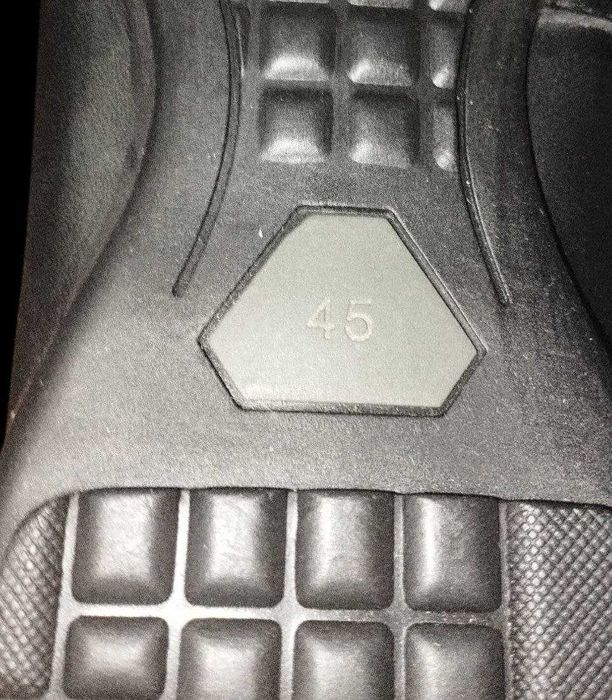 Чоловічі нові туфлі, 45 розмір , на вузеньку ногу.