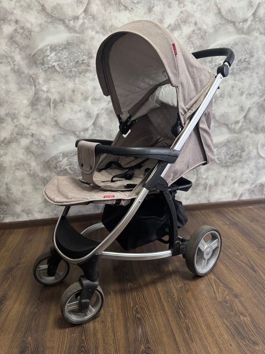 Прогулянковий візок (коляска)  Carrelo Vista