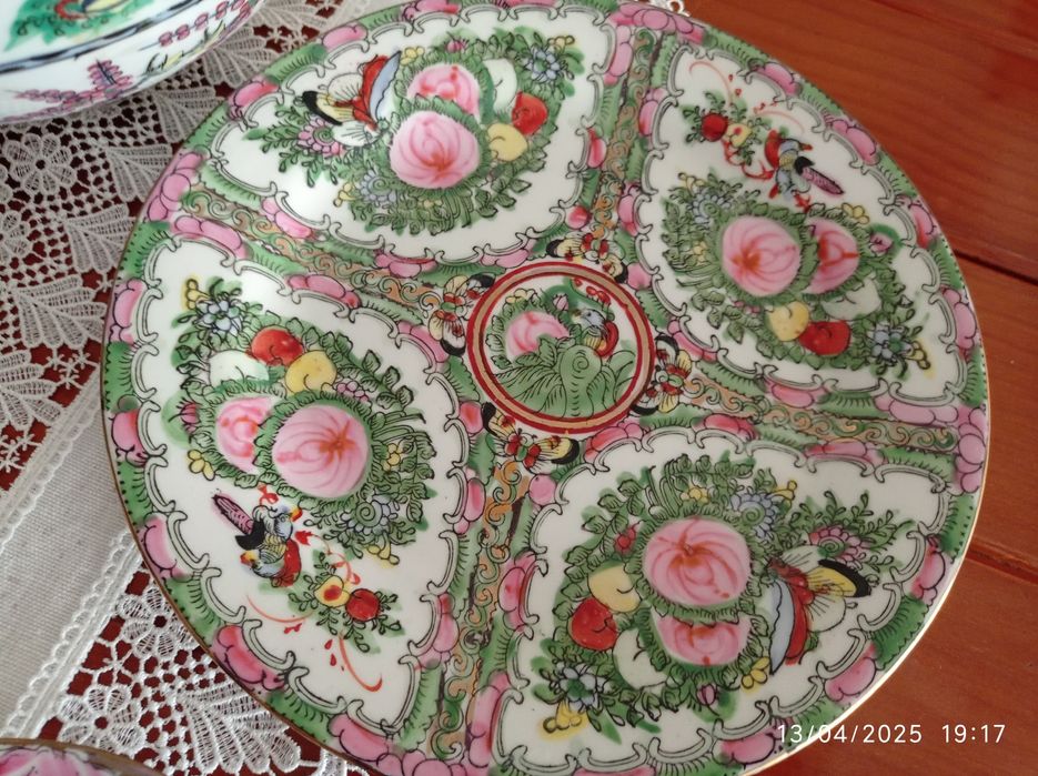 Conjunto peças decorativas em porcelana,