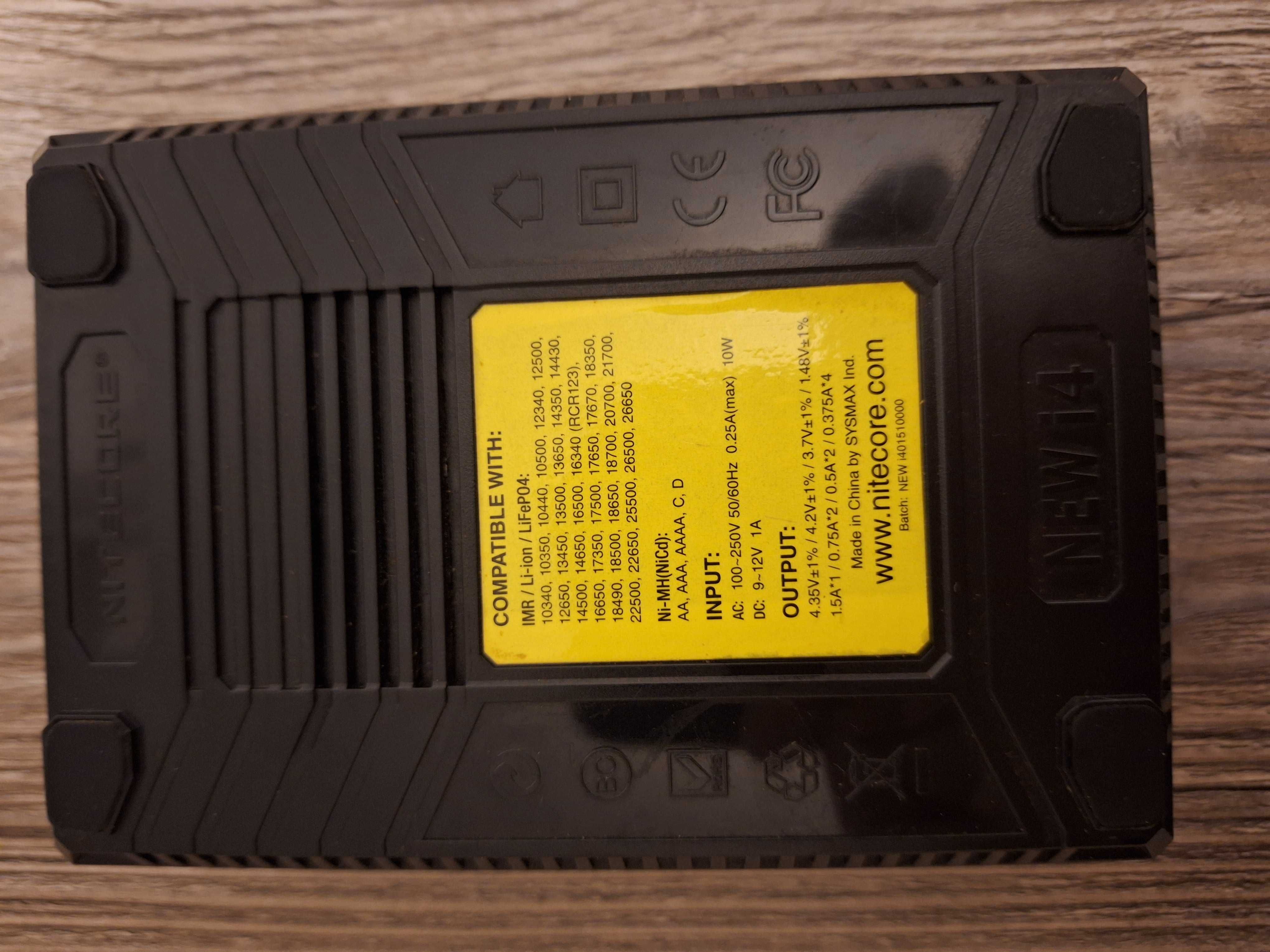 Ładowarka do akumulatorów Nitecore NEW czterokanałowa i4