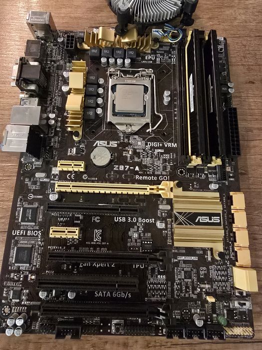 Plyta glowna Asus z procesorem i koscmi ram