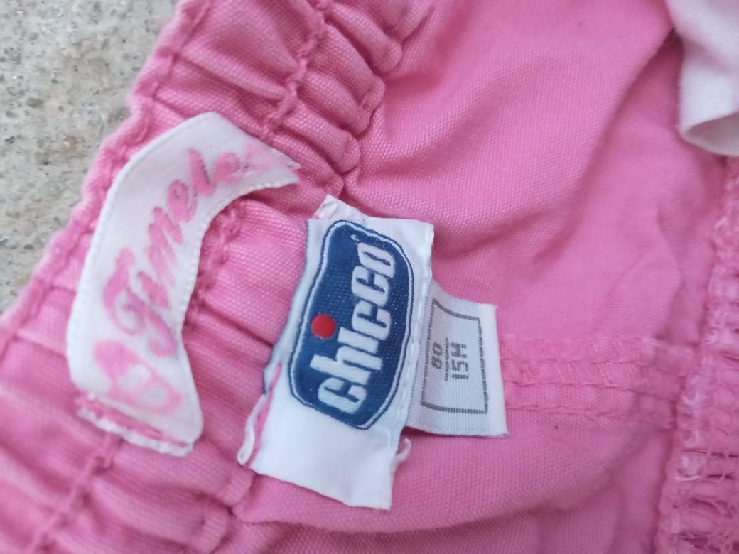 Roupas e sandálias