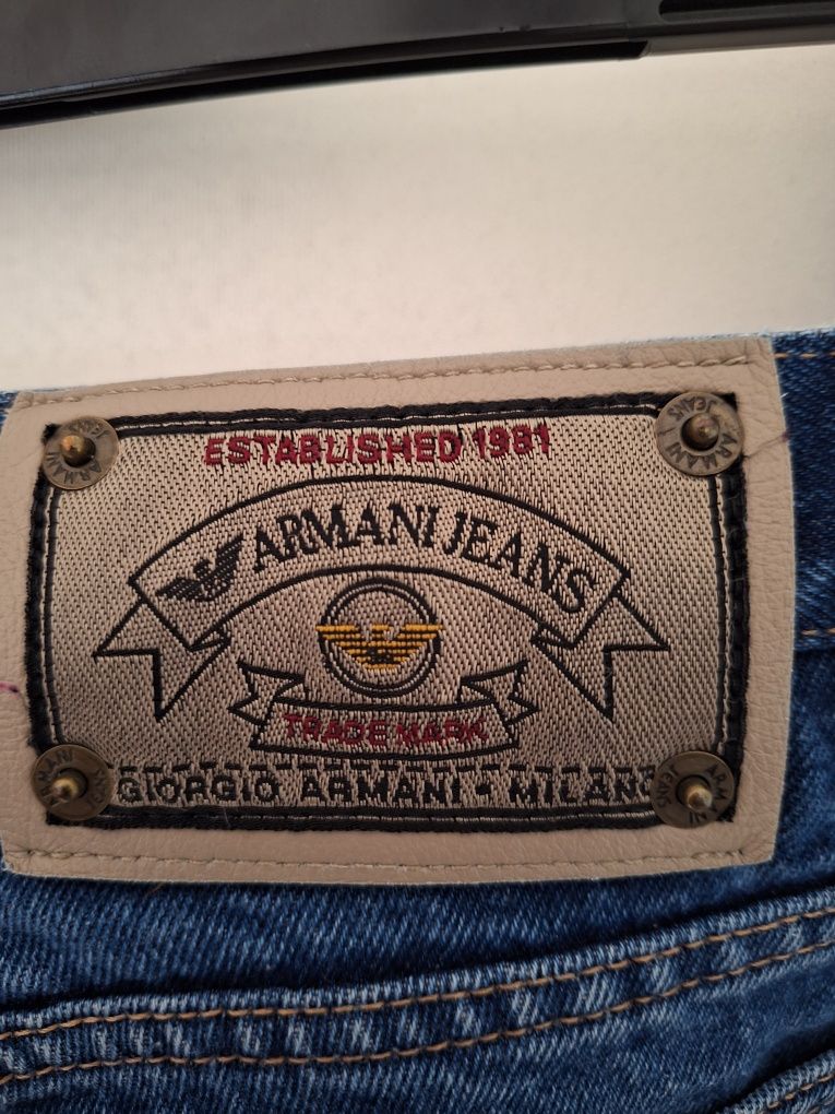 Armani Jeans, damskie spodnie dżinsowe r.28 ideał