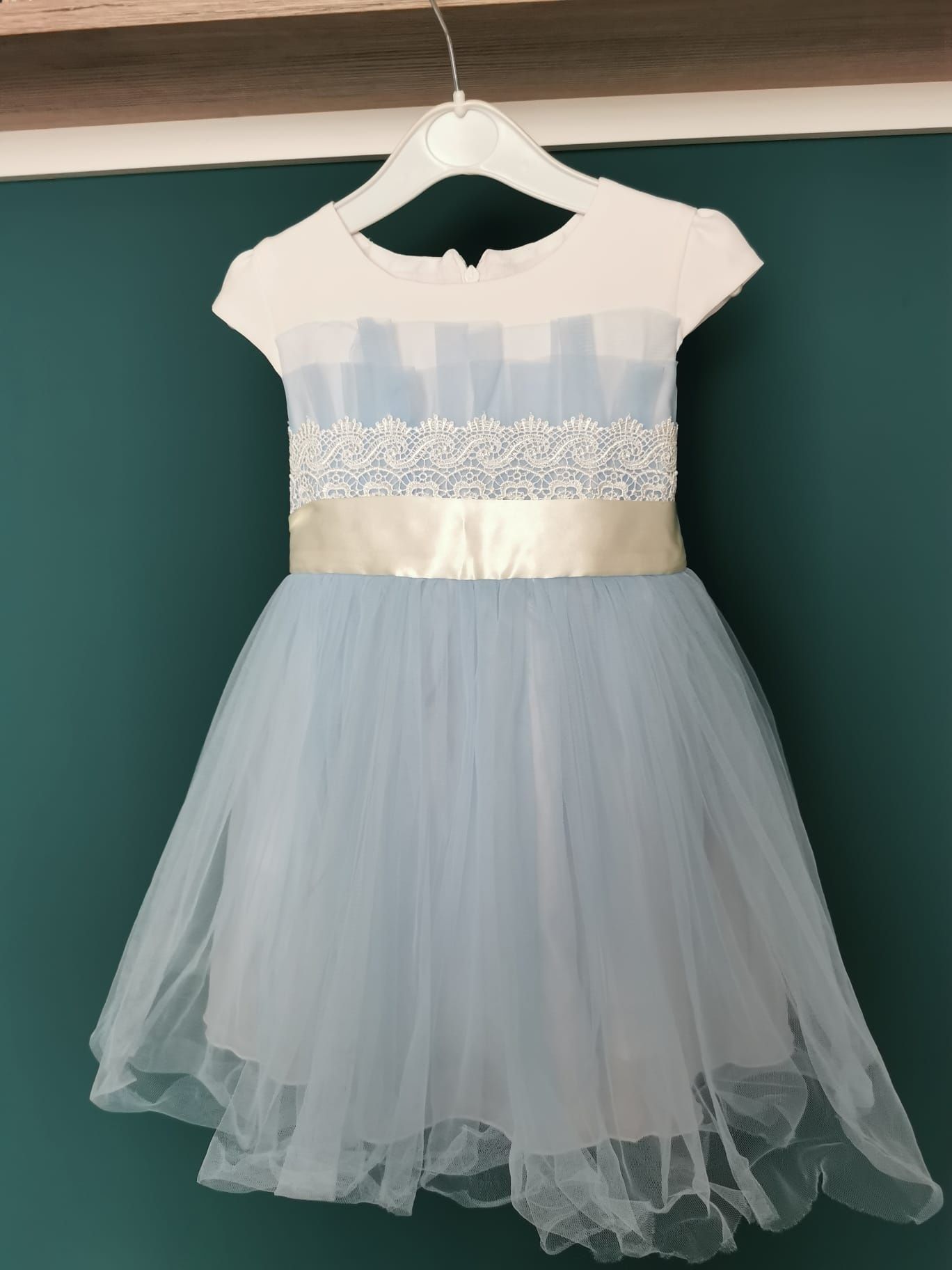 Elegancka sukienka dla dziewczynki rozmiar 104