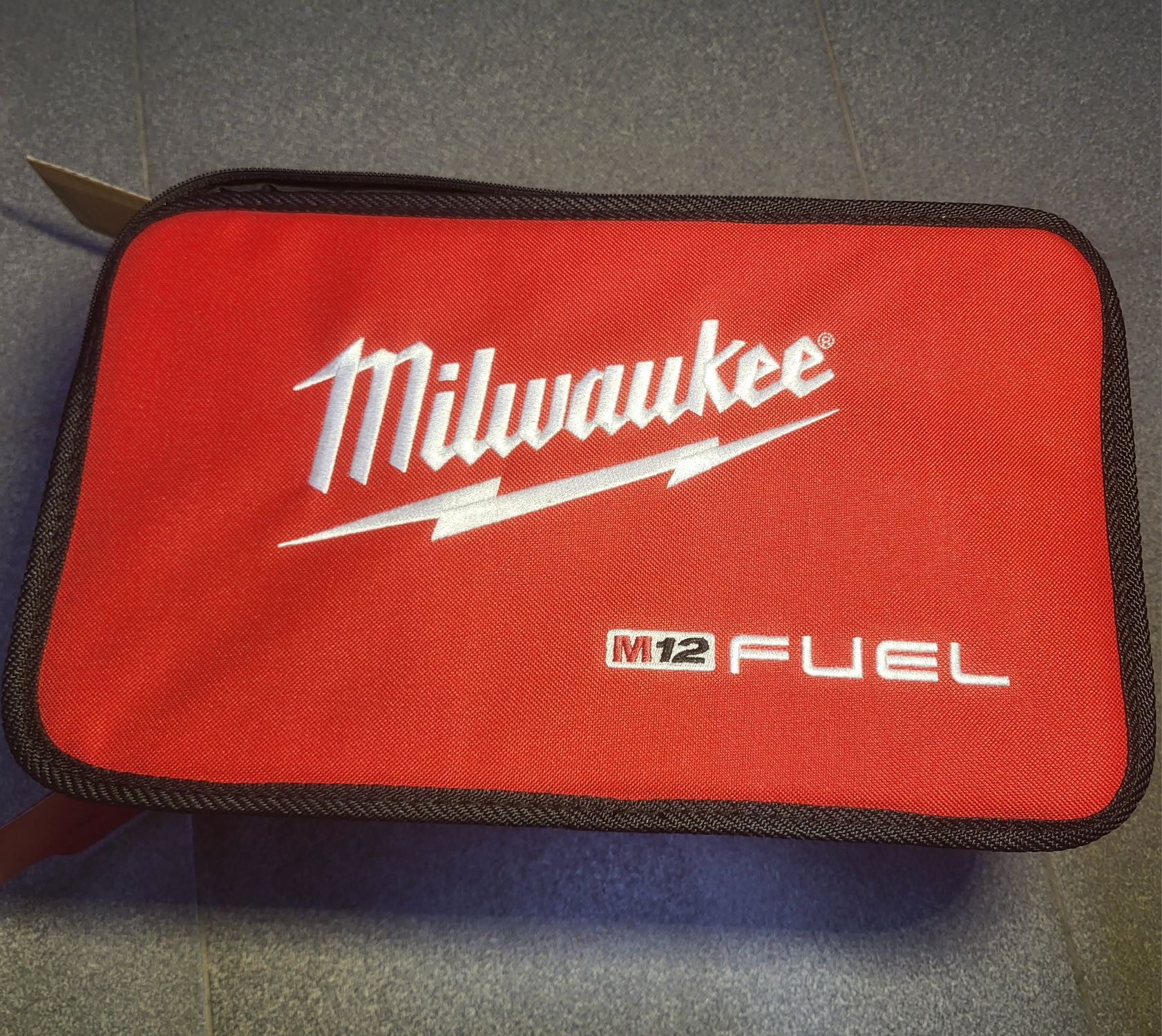Milwaukee 2551 імпакт шуруповерт гідравлічний