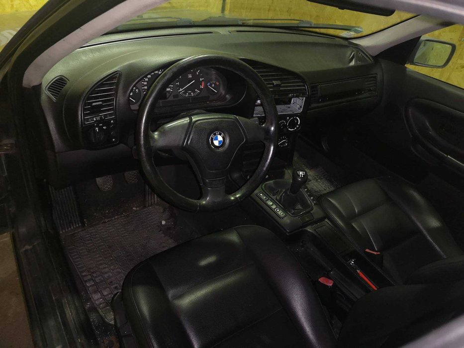 BMW E36 318is _ Para Peças