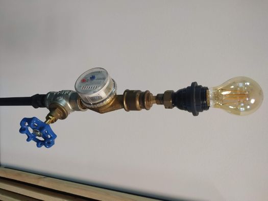 Lampa loft z rurek. Żarówka dekoracyjna. Lampa industrialna.