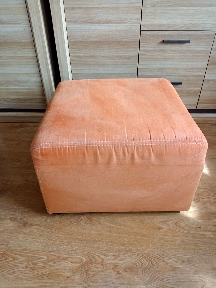 Pomarańczowa pufa, sofa, krzesło 60x60x40
