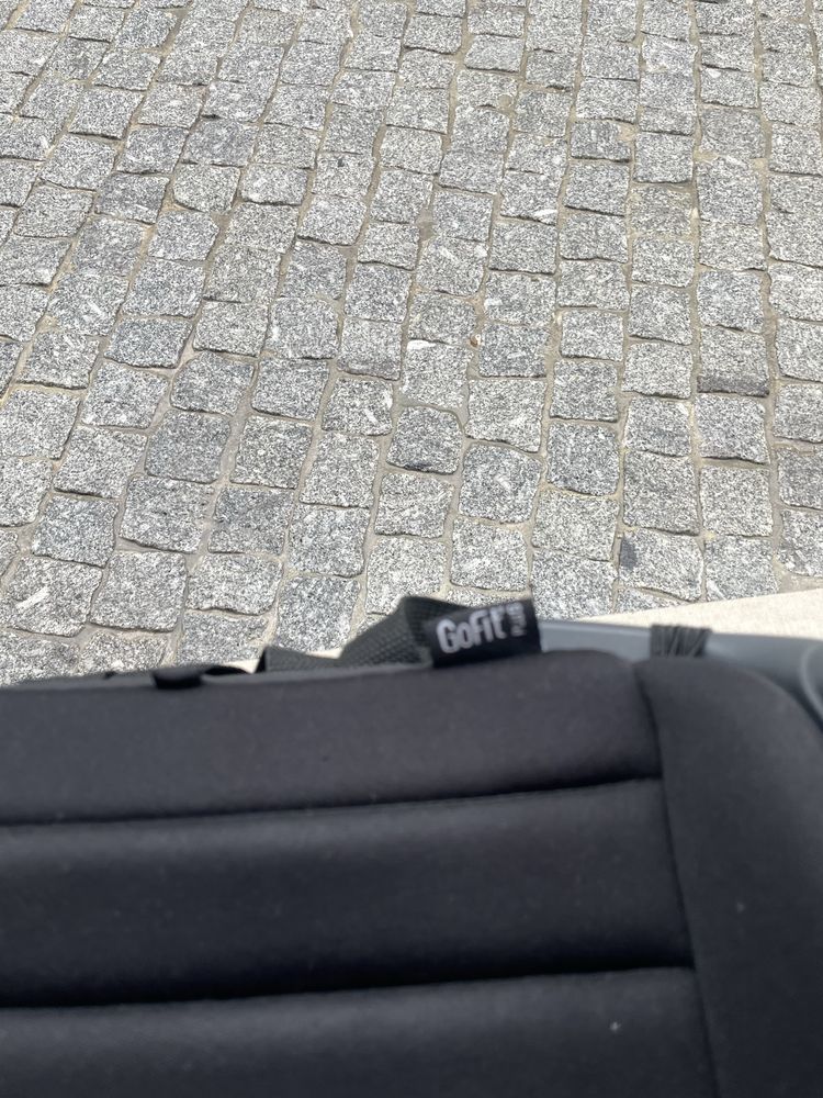 Cadeira elevatória da chicco Gofit plus com isofix de cor preta