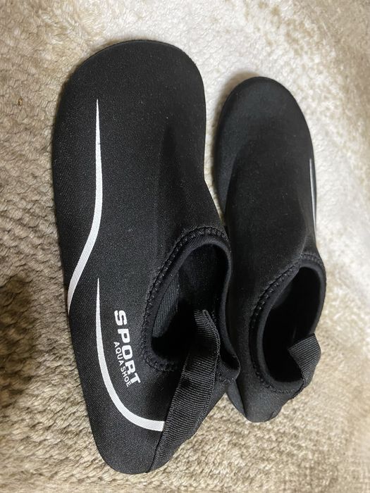 Взуття в басейн аквашузи