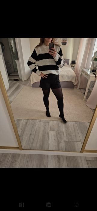 Sweter w biało-czarne paski