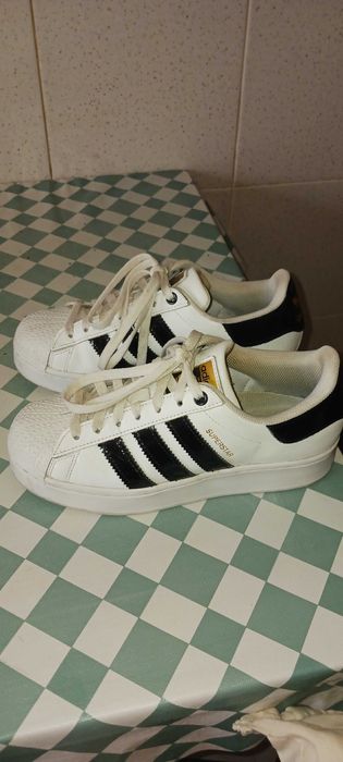 Ténis Adidas Superstar com sola alta!!!