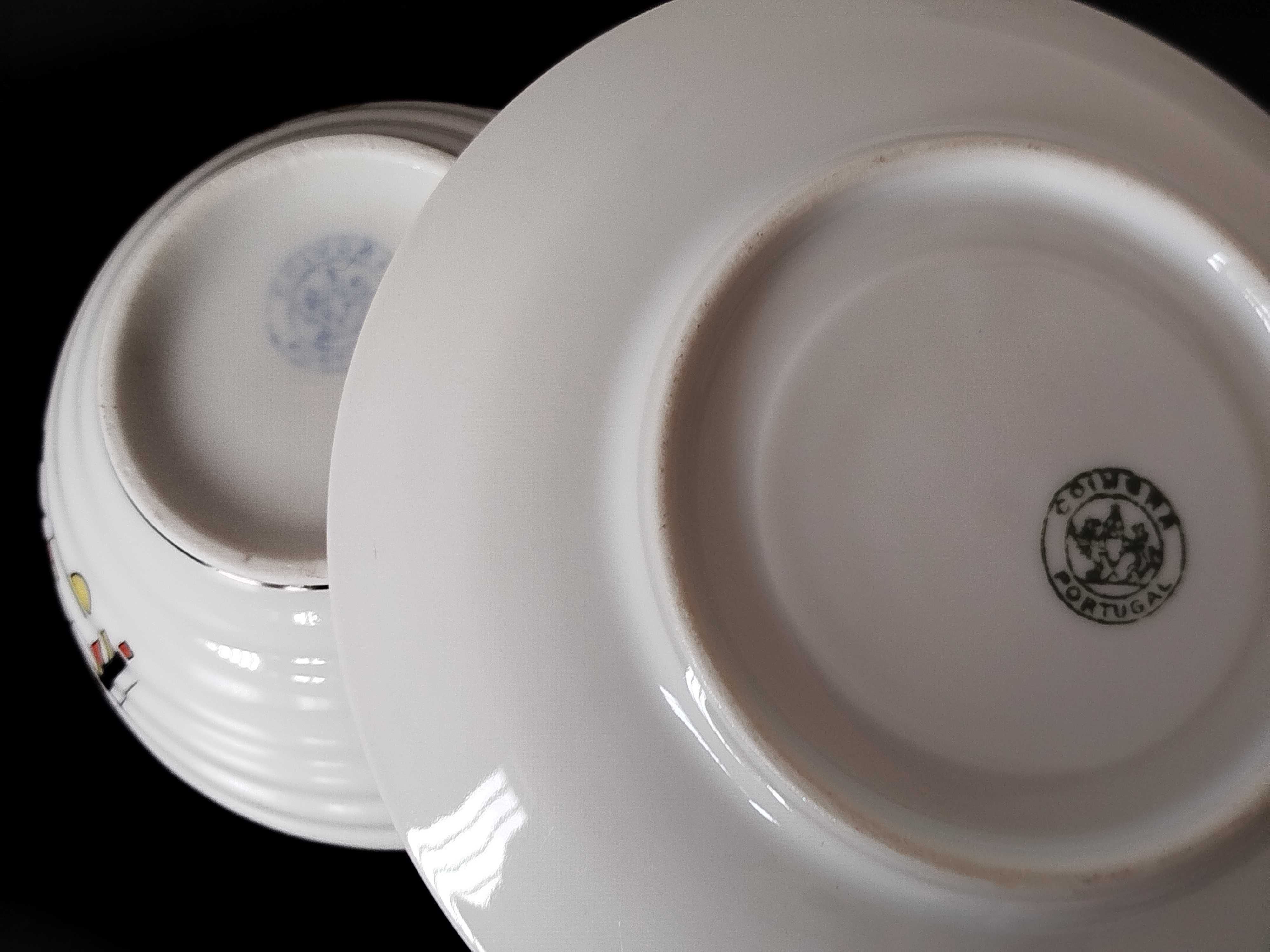 Duas chávenas de chá em porcelana