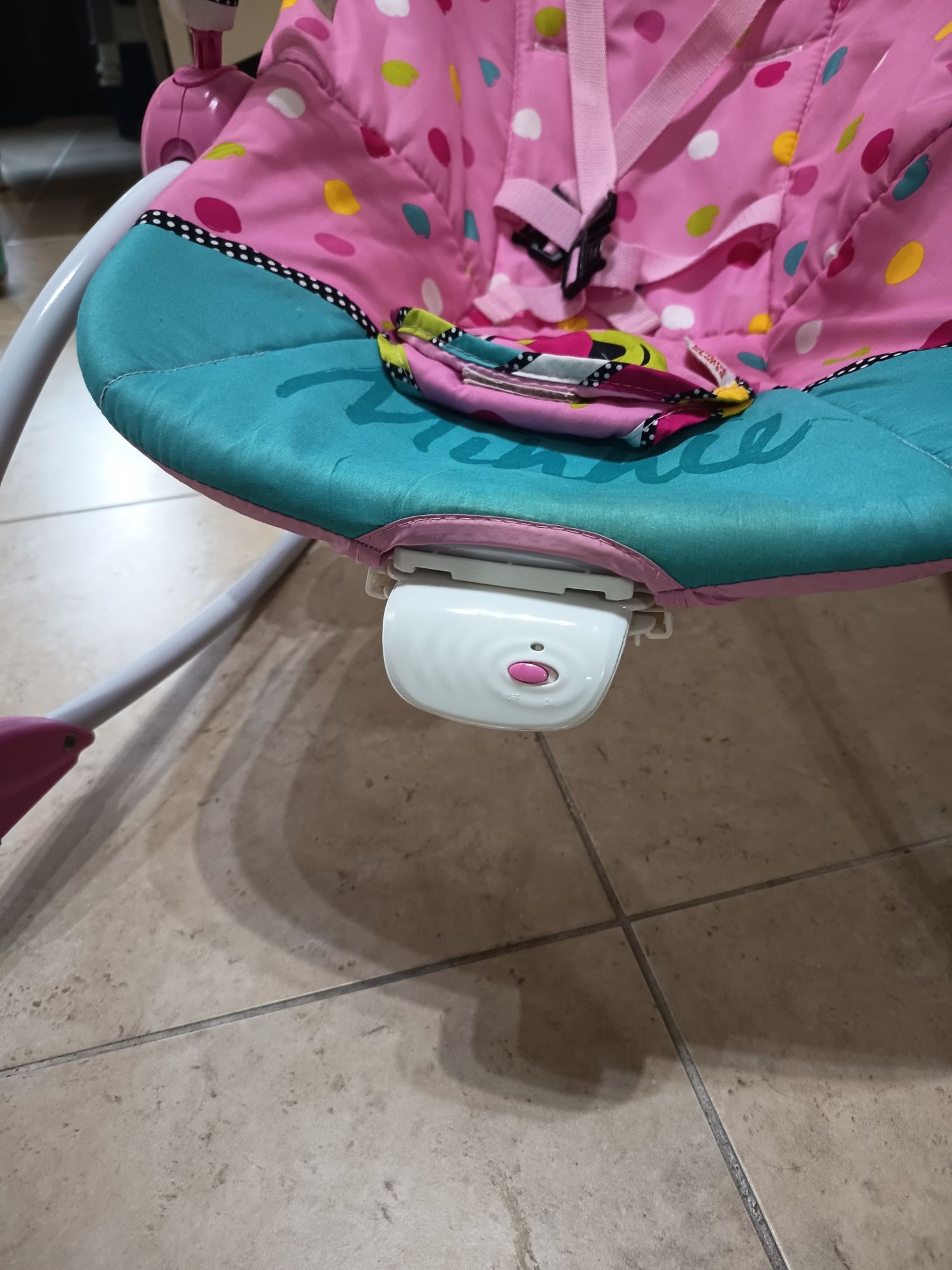 Vendo como novos  Espreguicadeira vibratória e andarilho com musica