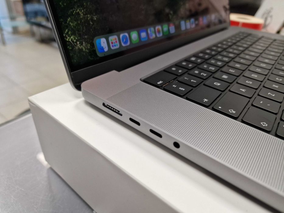 Macbook PRO 16 2021/ M1 PRO/ 16GB/ 500GB/ 6 cykli/ Grade A/ 3456x2234