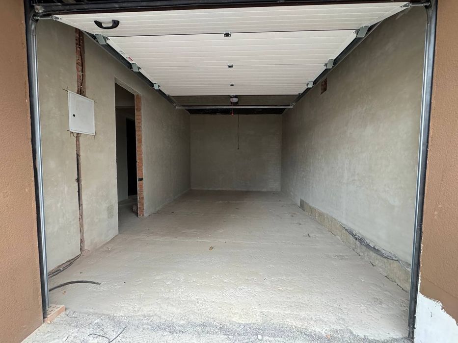 Продаж котеджу з міськими мережами!