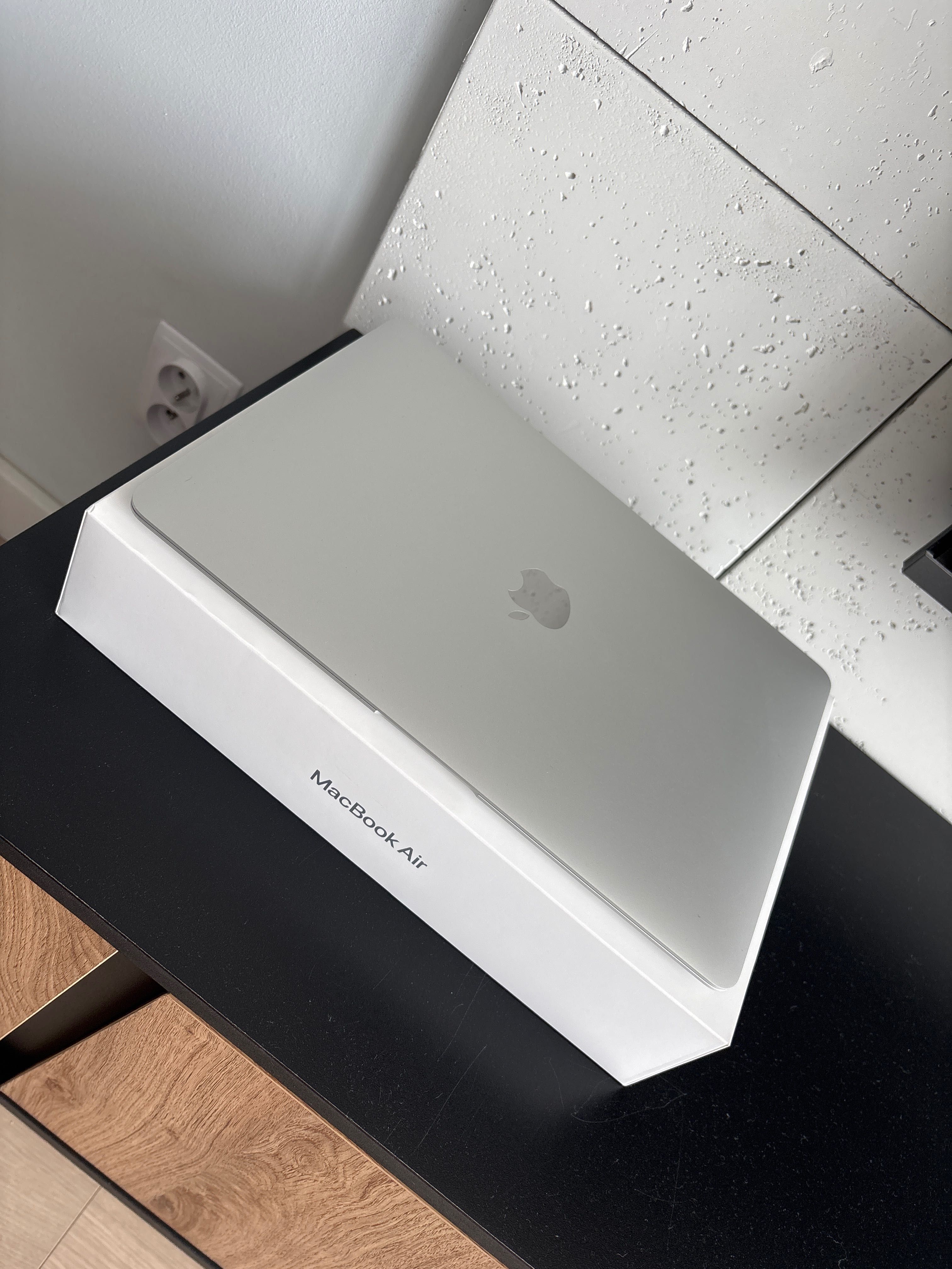 MacBook 13 8GB Memory 256 GB SSD