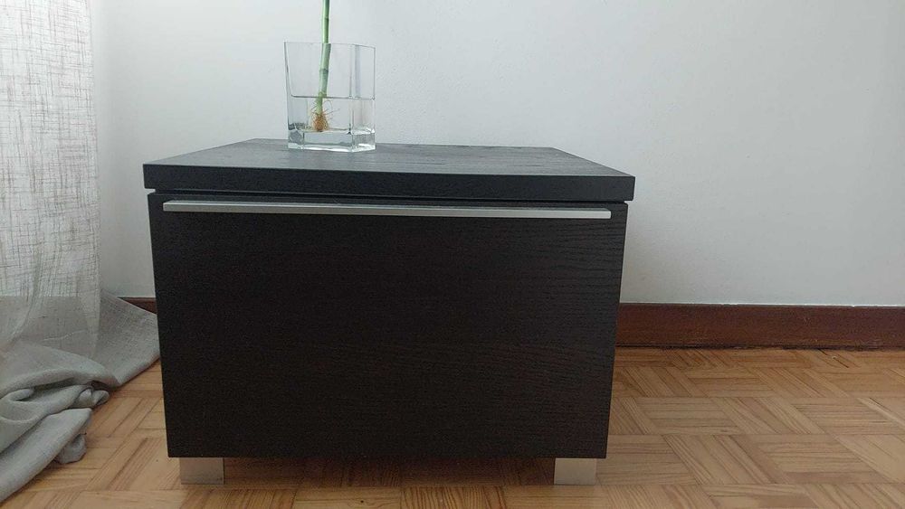 Mobilia de Quarto AREA(WENGUE) - EM BOM ESTADO