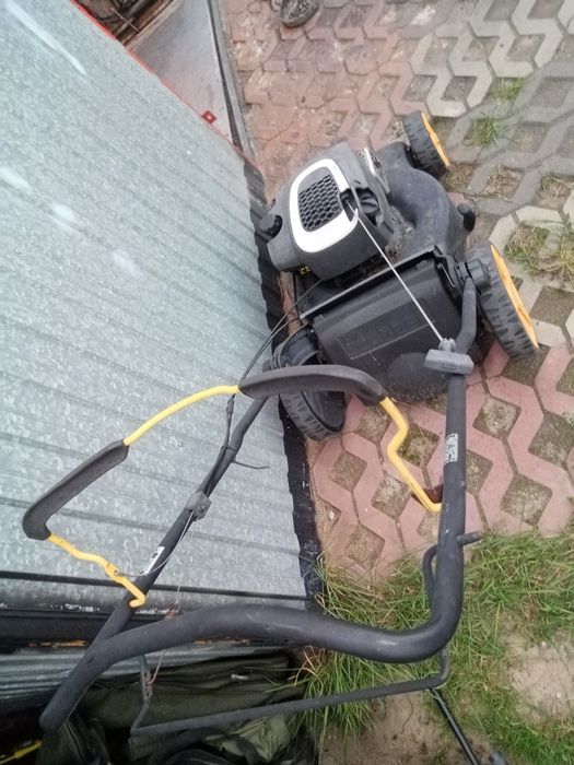 Kosiarka spalinowa uszkodzona do trawy z napędem kompletna