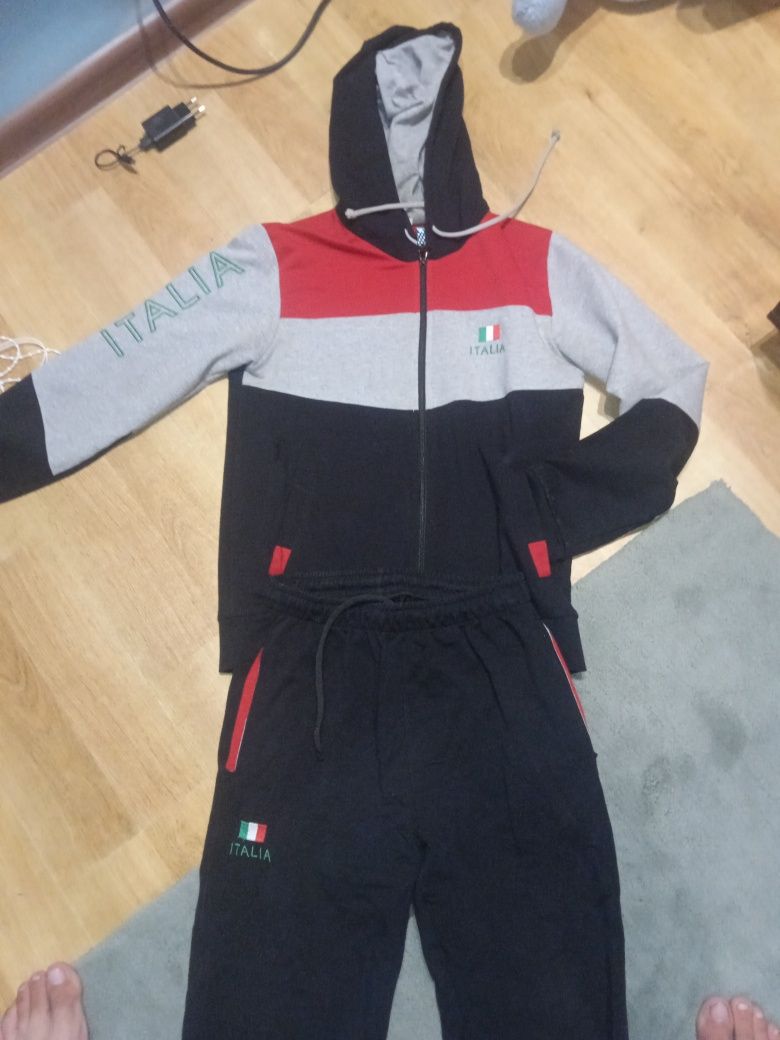 Продам спортивный костюм на мальчика