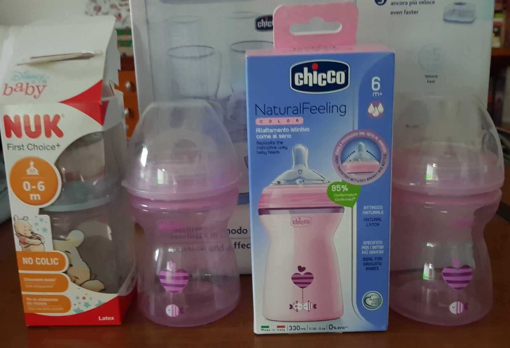 Biberões natural feelings e anti colicas Chicco e Nuk. Novos. São 4.