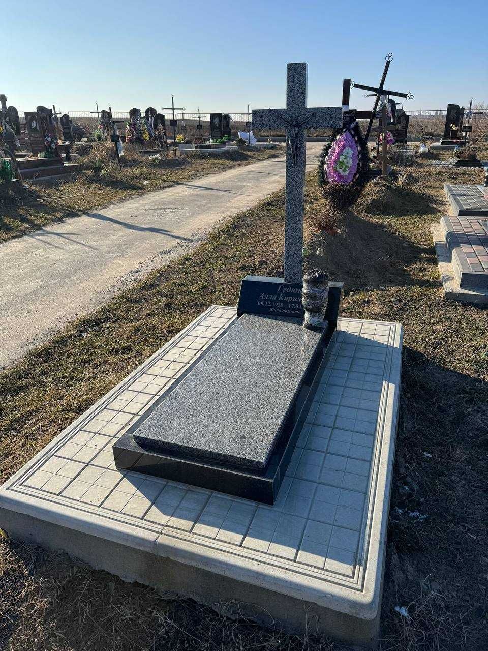 Бюджетні пам'ятники з НАТУРАЛЬНОГО ГРАНІТУ | Одинарні | Подвійні