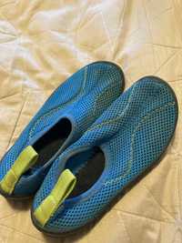 Buty do wody z Decathlonu 30-31 rozmiar, niebieskie