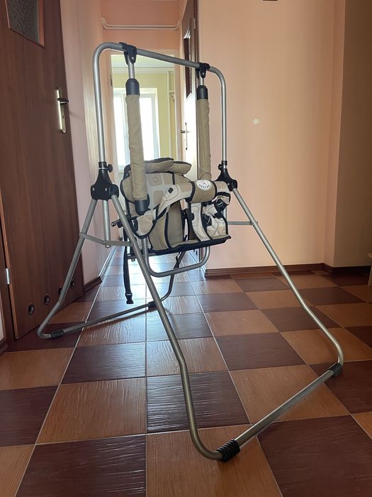 Дитяча гойдалка на ніжках, складається