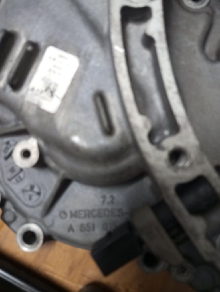 Várias peças de motor Mercedes