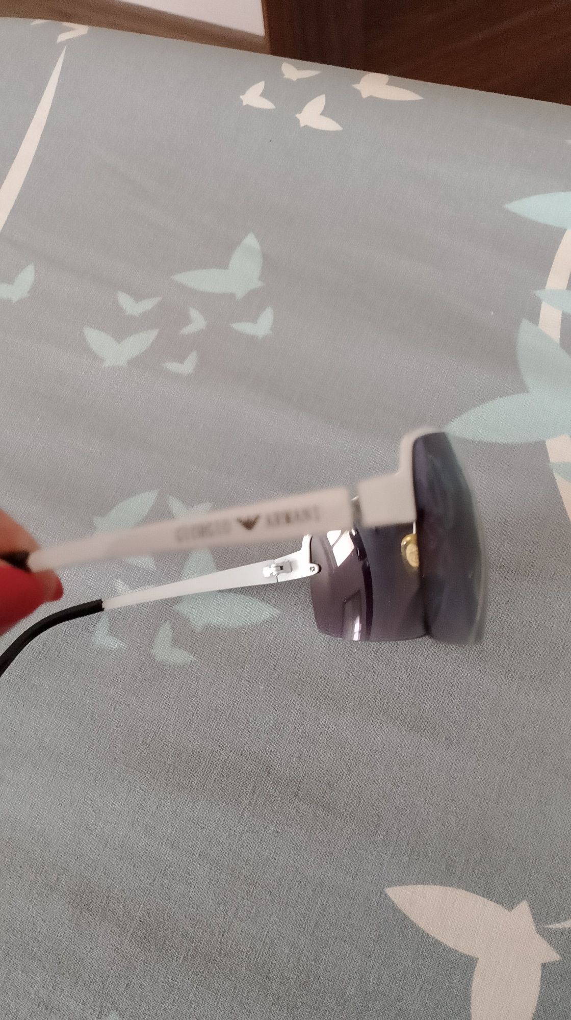 Okulary przeciwsłoneczne Giorgio Armani uszkodzone