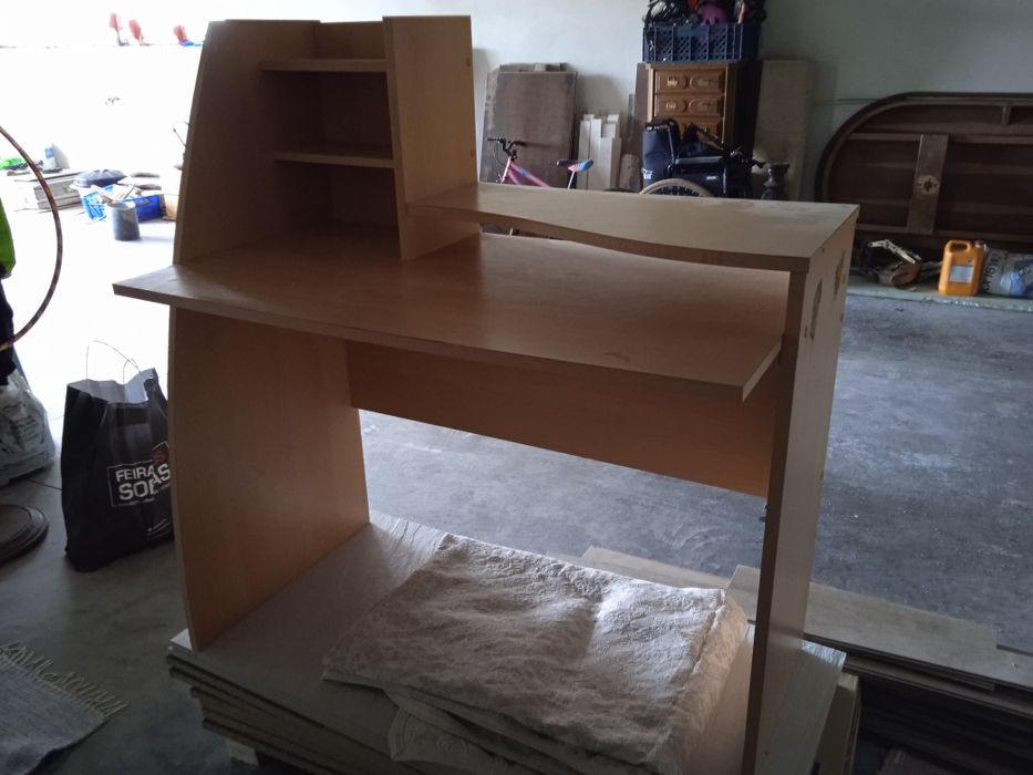 Escrivaninha bom estado