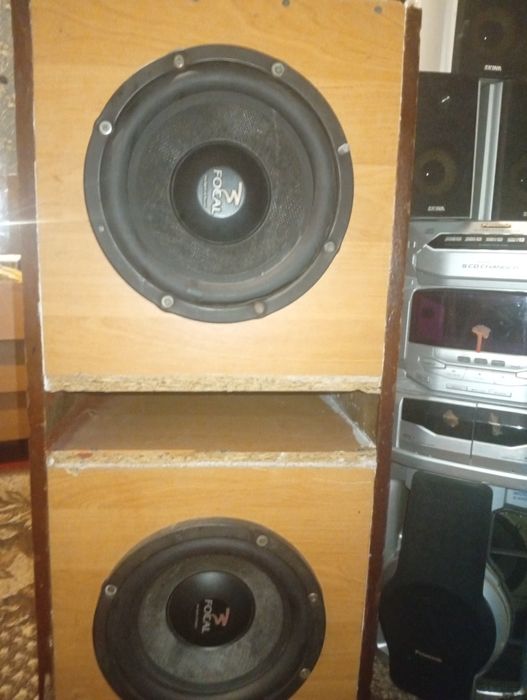 Продам самбуфер 2 динаміка каждий по 400 ват+колонки