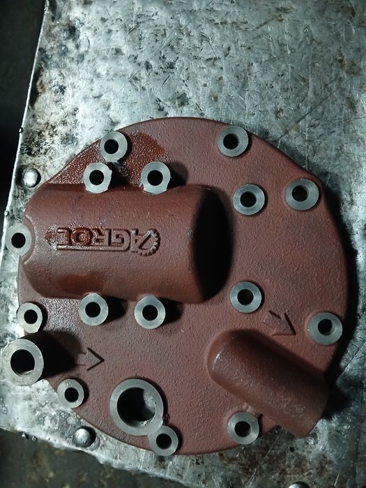 Dekiel pompy podnosnika c-360 pod tura