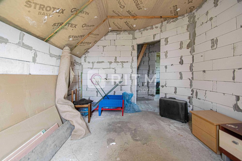 Продається  2-рівневий будинок з загальною площею 190м2