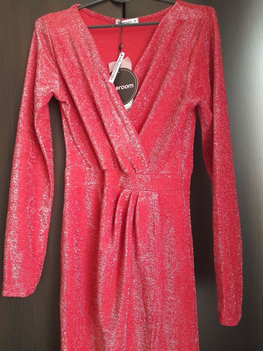 Długa czerwona brokatowa sukienka na wesele imprezę