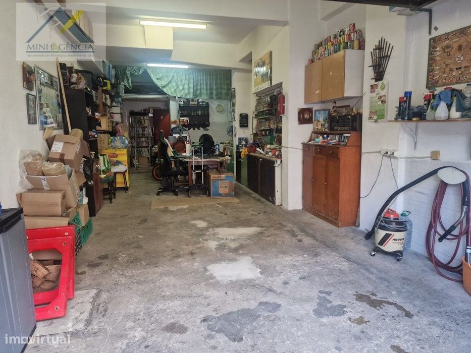 Garagem ampla com WC no Bairro do Liceu em Setúbal