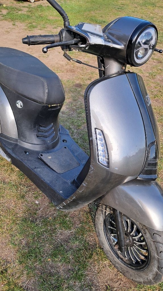 Skuter o pojemności 49cm
