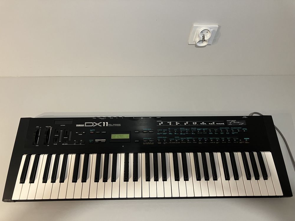 Yamaha DX11 - Vintage Synth