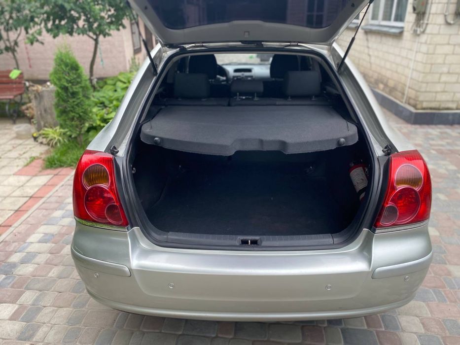 Toyota avensis 2003