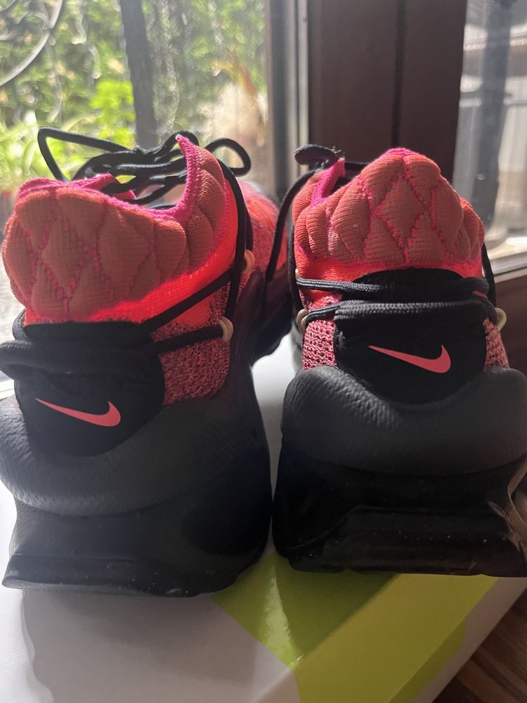 Nike Air Max Flyknit Venture