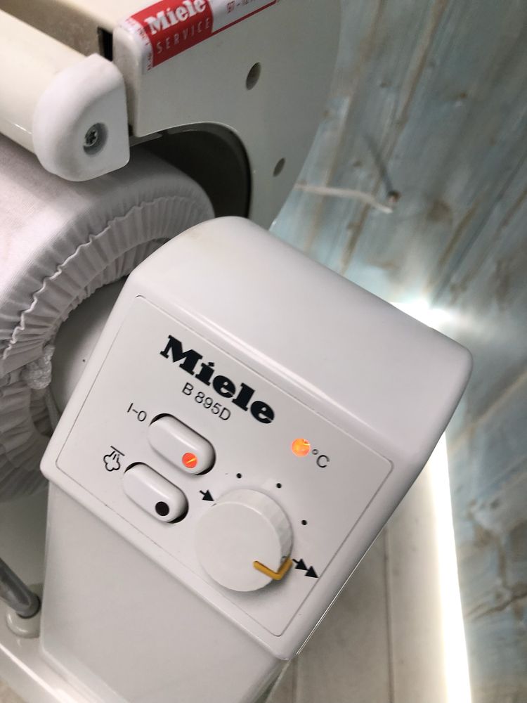 Прасувальний каток Miele B 895 D