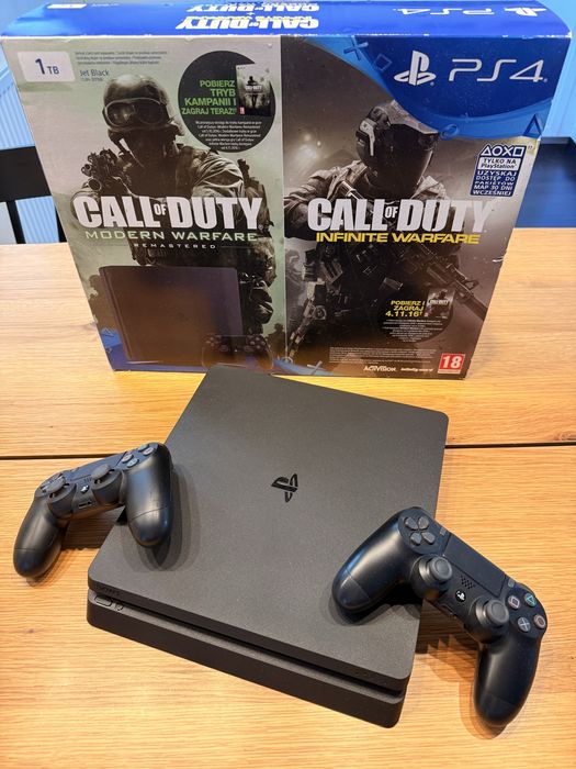 Konsola Sony PlayStation 4 Slim 1 TB + 2 pady - Stan idealny